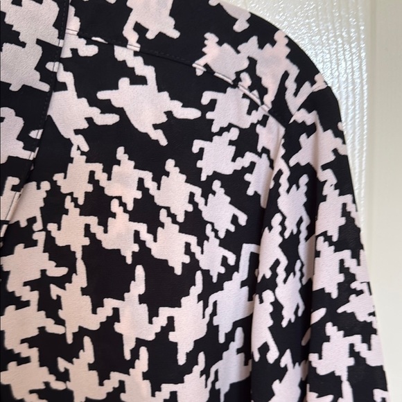 Marks & Spencer Black and Cream Houndstooth Graphic Blouse - Picture 6 of 12
